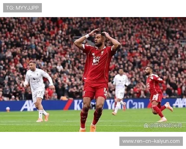 曼联定位球战术奏效前锋头球建功